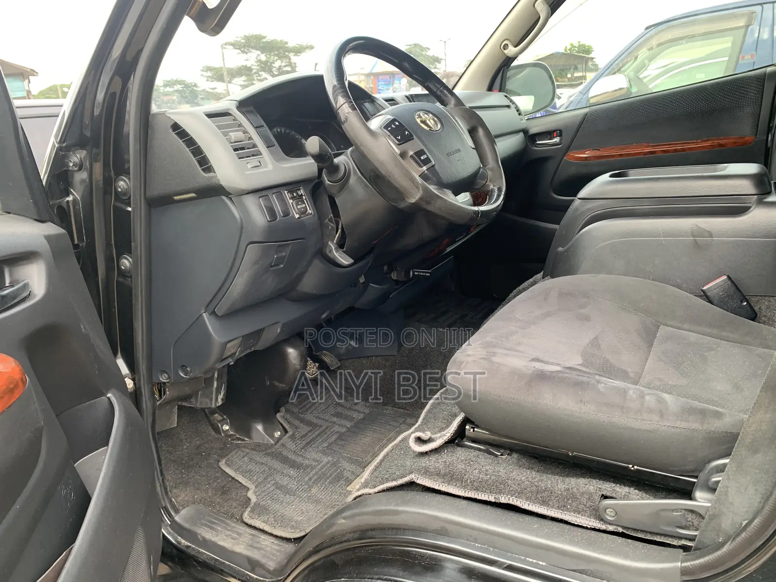 Toyota HiAce 2014 Black
