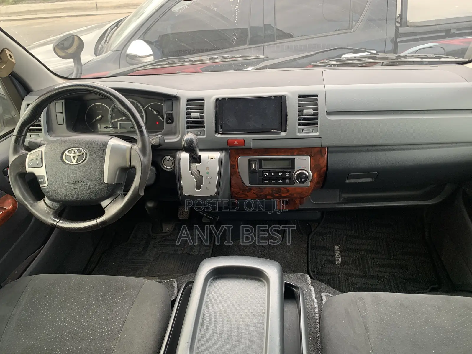 Toyota HiAce 2014 Black
