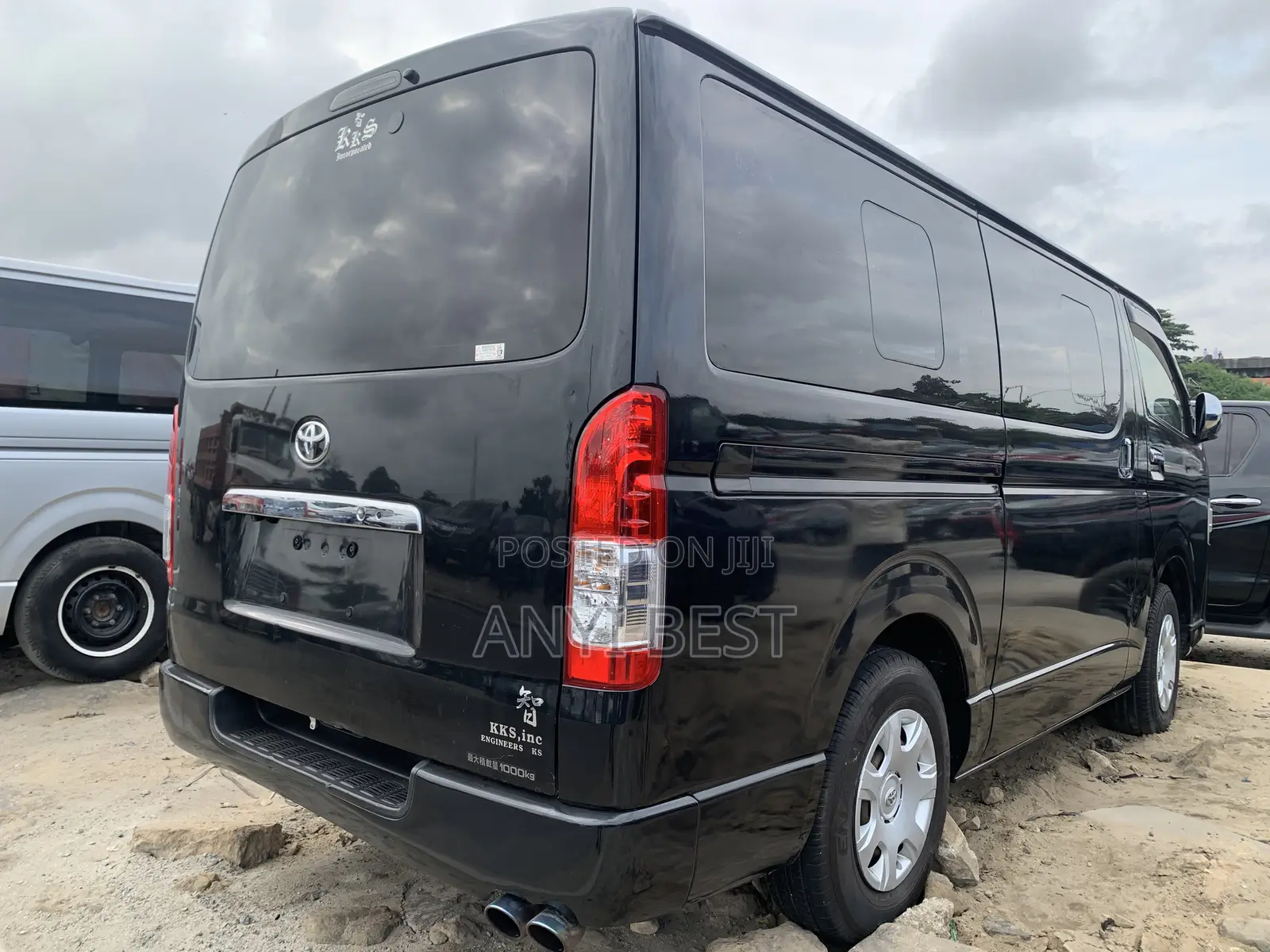 Toyota HiAce 2014 Black