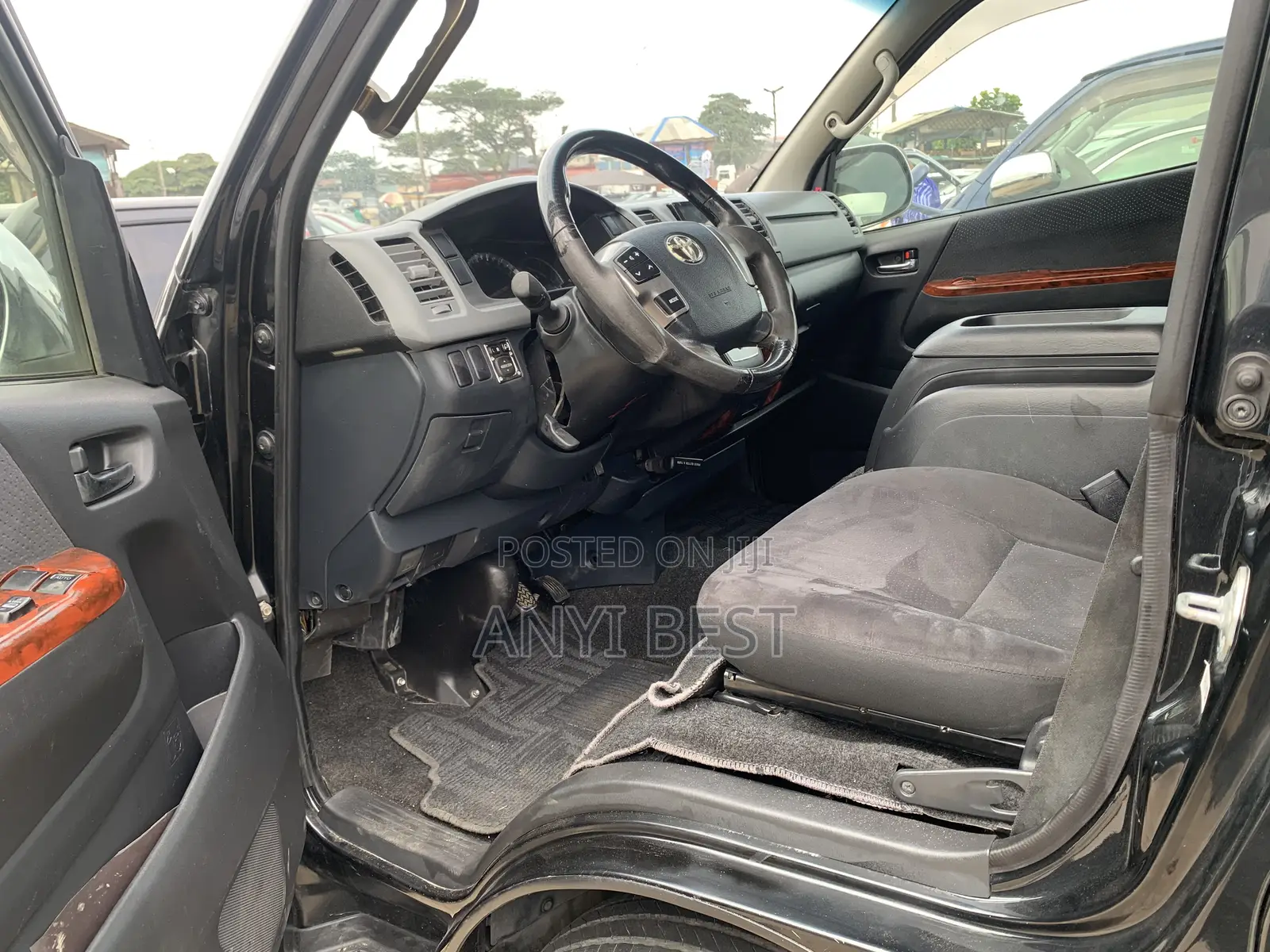 Toyota HiAce 2014 Black