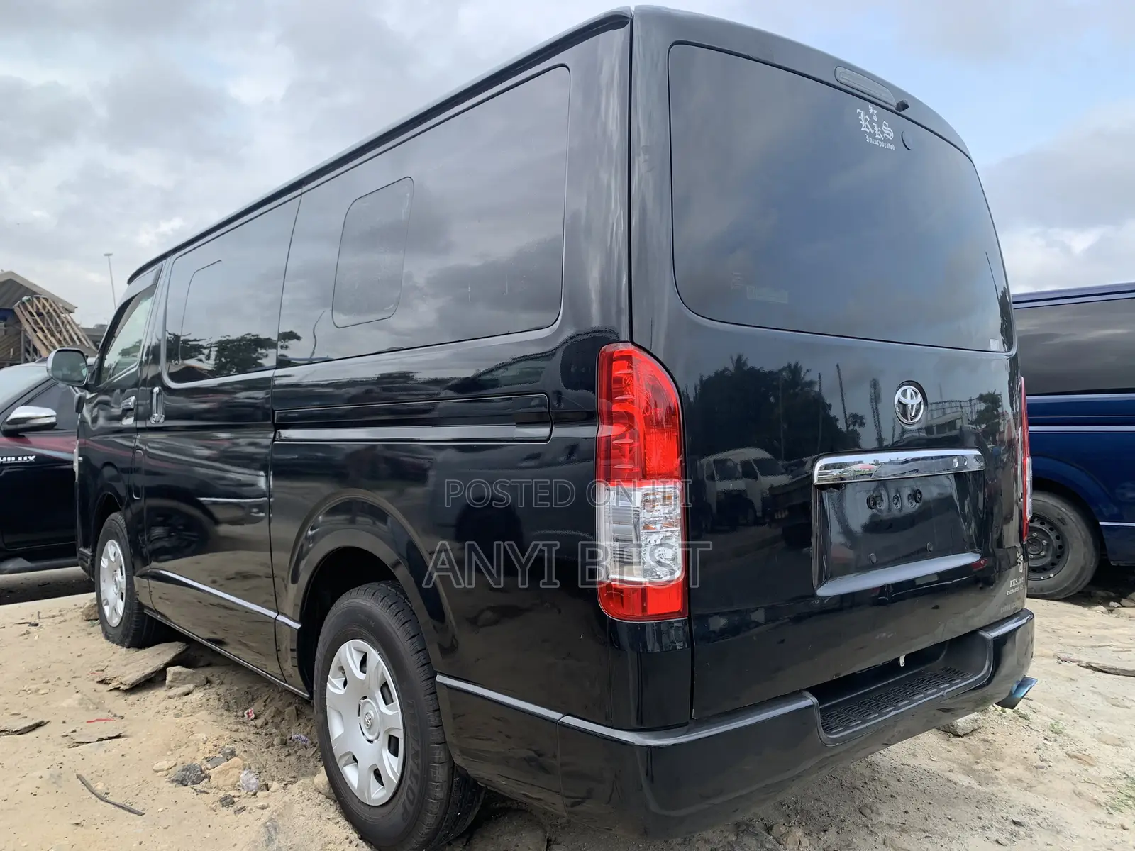 Toyota HiAce 2014 Black