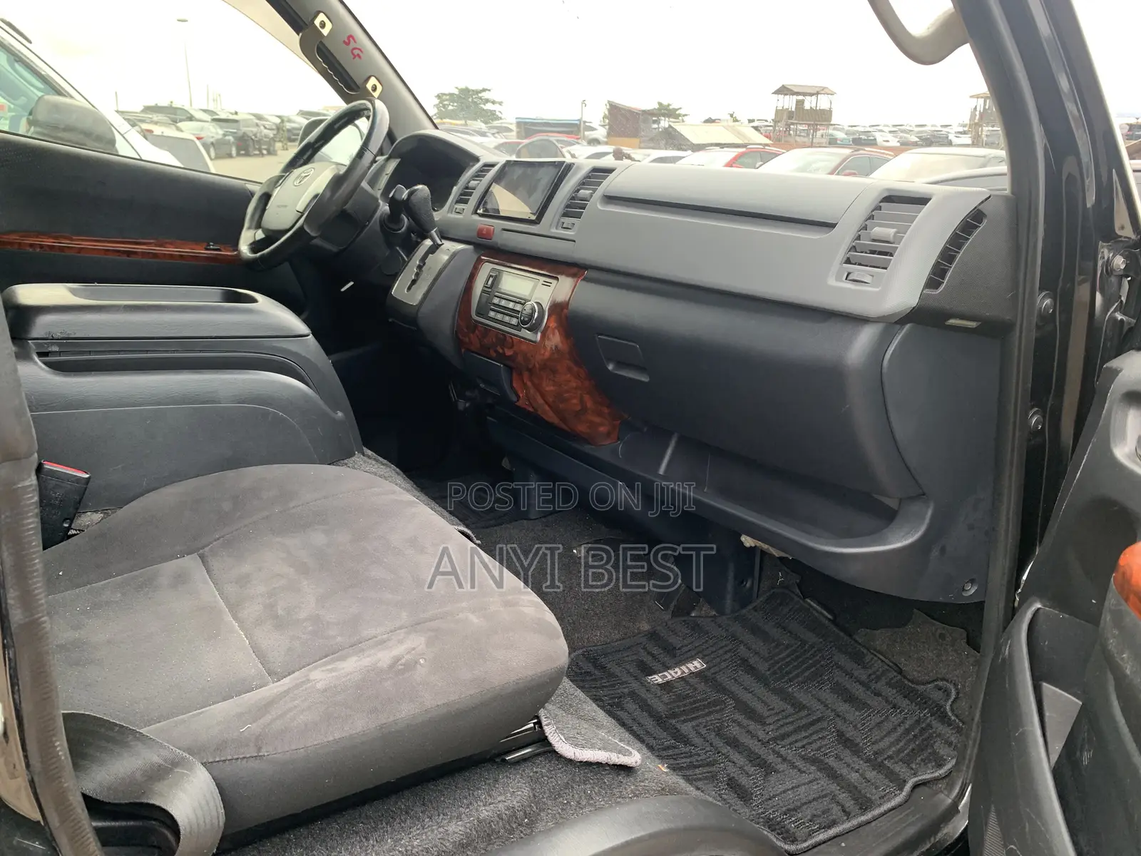 Toyota HiAce 2014 Black