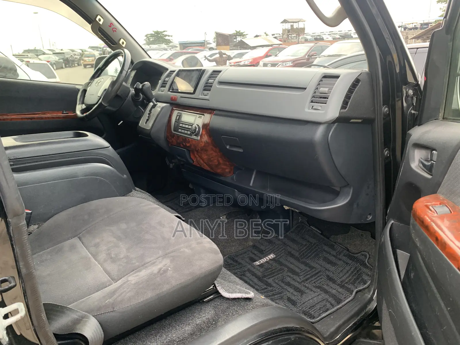 Toyota HiAce 2014 Black