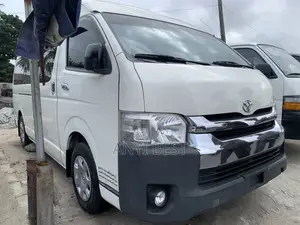 Toyota HiAce 2015 White
