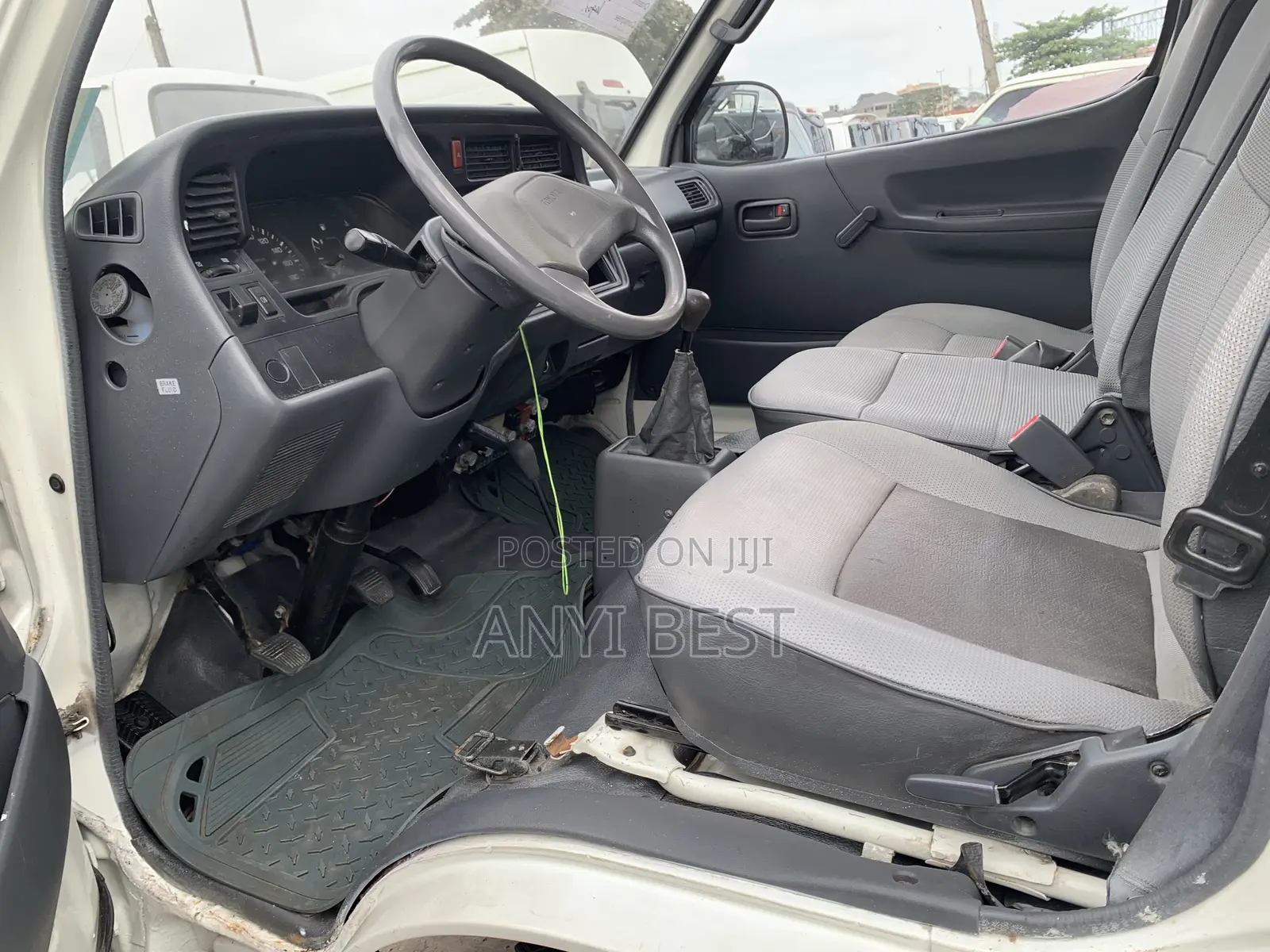 Toyota Grand HiAce 1999 White