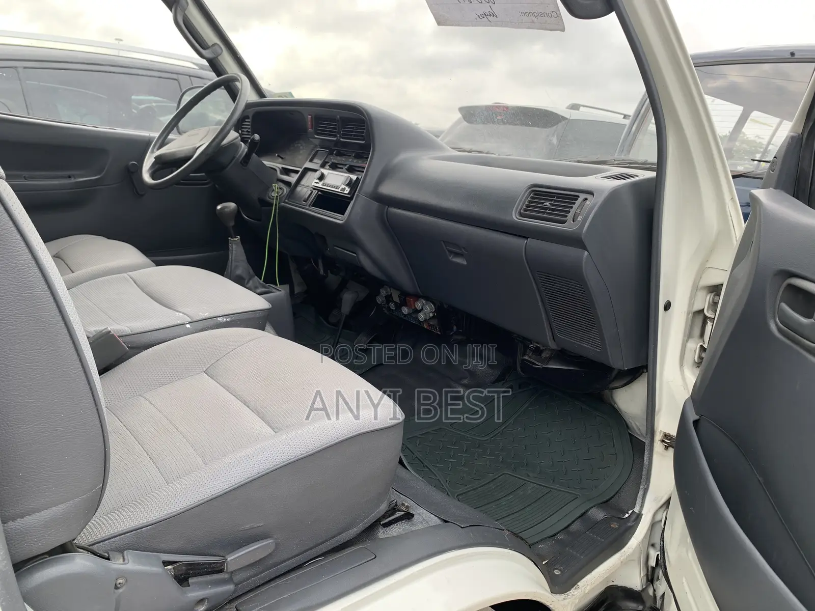 Toyota Grand HiAce 1999 White