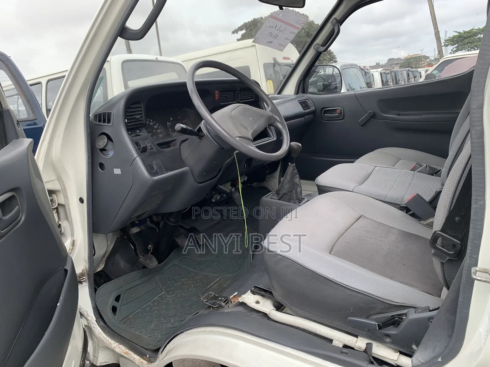 Toyota Grand HiAce 1999 White