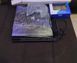 Hacked Uk Ps4 Pro, 2pads, 1tb, 25-30 Games Installed 