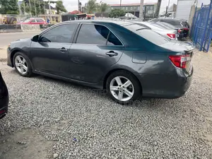 Toyota Camry SE 4dr Sedan (2.5L 4cyl 6A) 2012 Gray