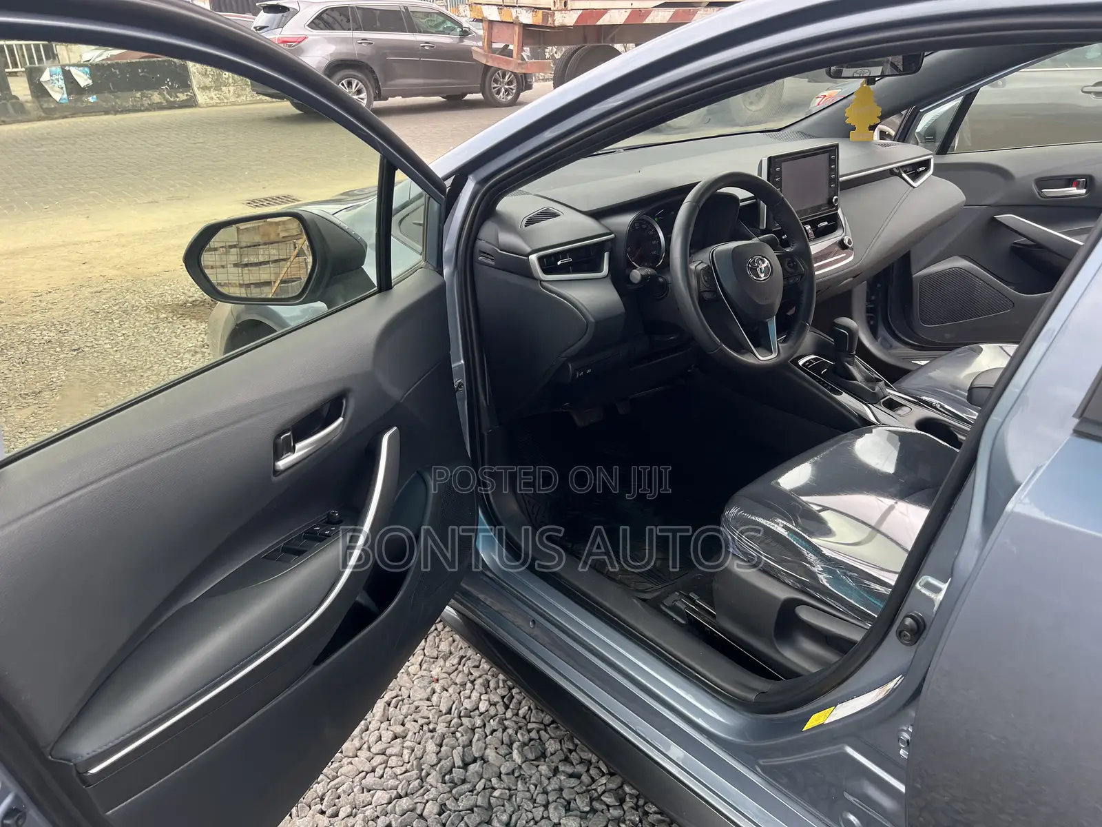 Toyota Corolla SE 2021 Blue