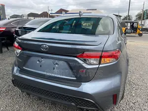 Toyota Corolla SE 2021 Blue