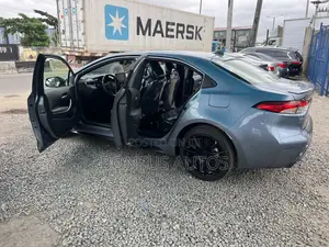 Toyota Corolla SE 2021 Blue