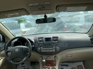 Toyota Highlander Limited 2010 Gold