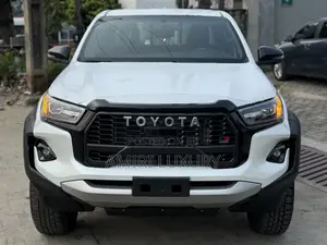 New Toyota Hilux 2025 White