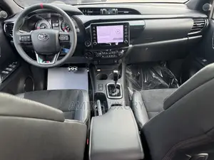 New Toyota Hilux 2025 White