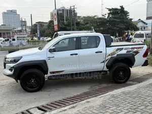 New Toyota Hilux 2025 White