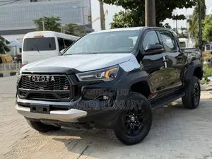 New Toyota Hilux 2025 Black
