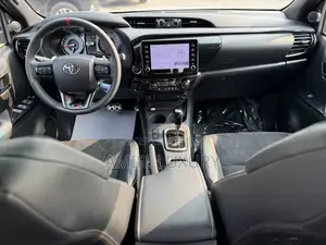 New Toyota Hilux 2025 Black