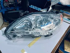 Toyota Corolla 2010/2011/2012/2013 Headlight/Headlamp
