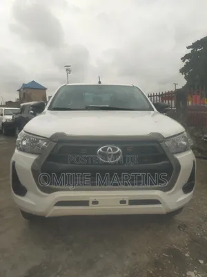 Toyota Hilux 2022 White