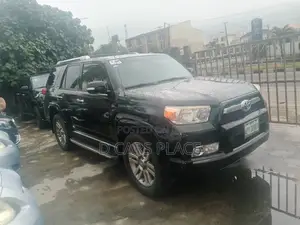 Toyota 4-Runner SR5 4WD 2012 Black