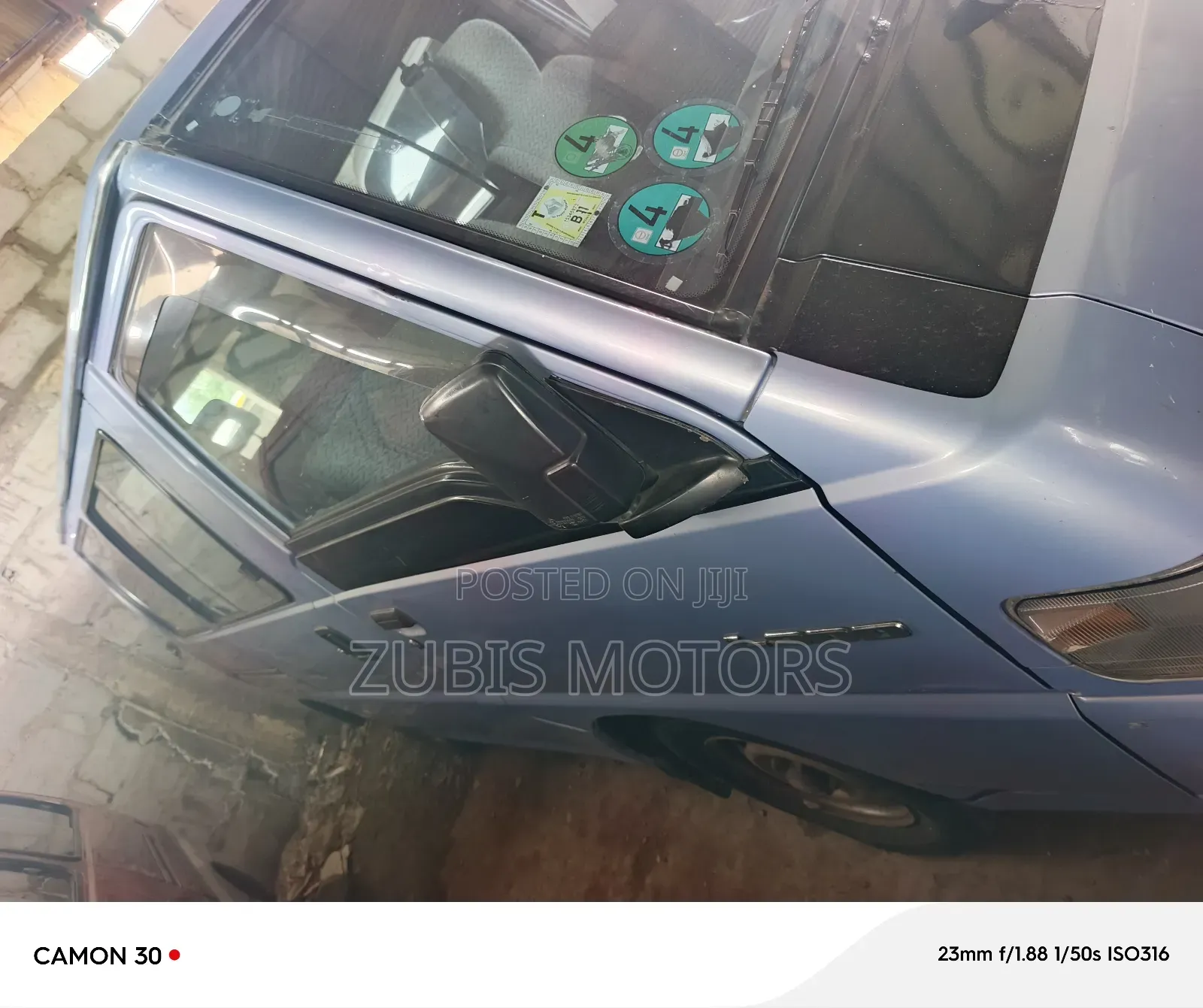 Mitsubishi L300 2005 Blue