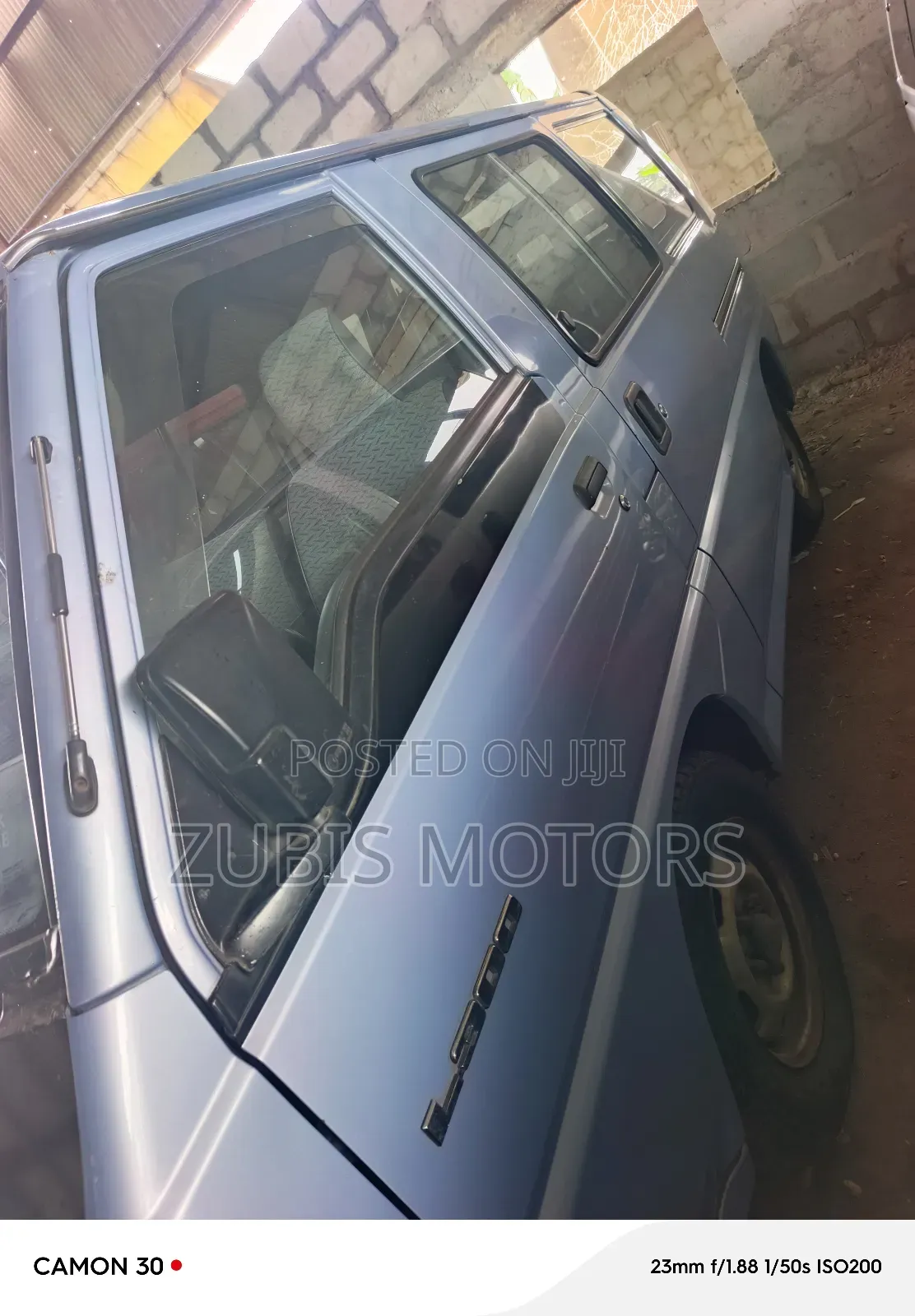 Mitsubishi L300 2005 Blue