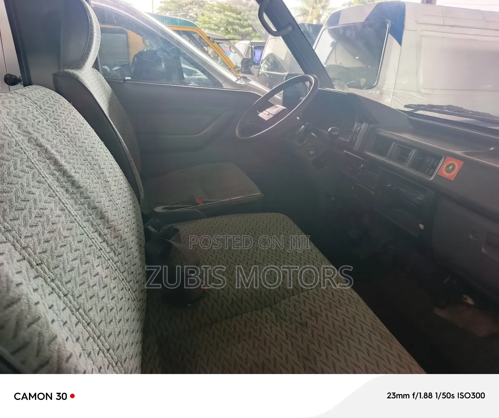 Mitsubishi L300 2005 Blue