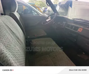 Mitsubishi L300 2005 Blue