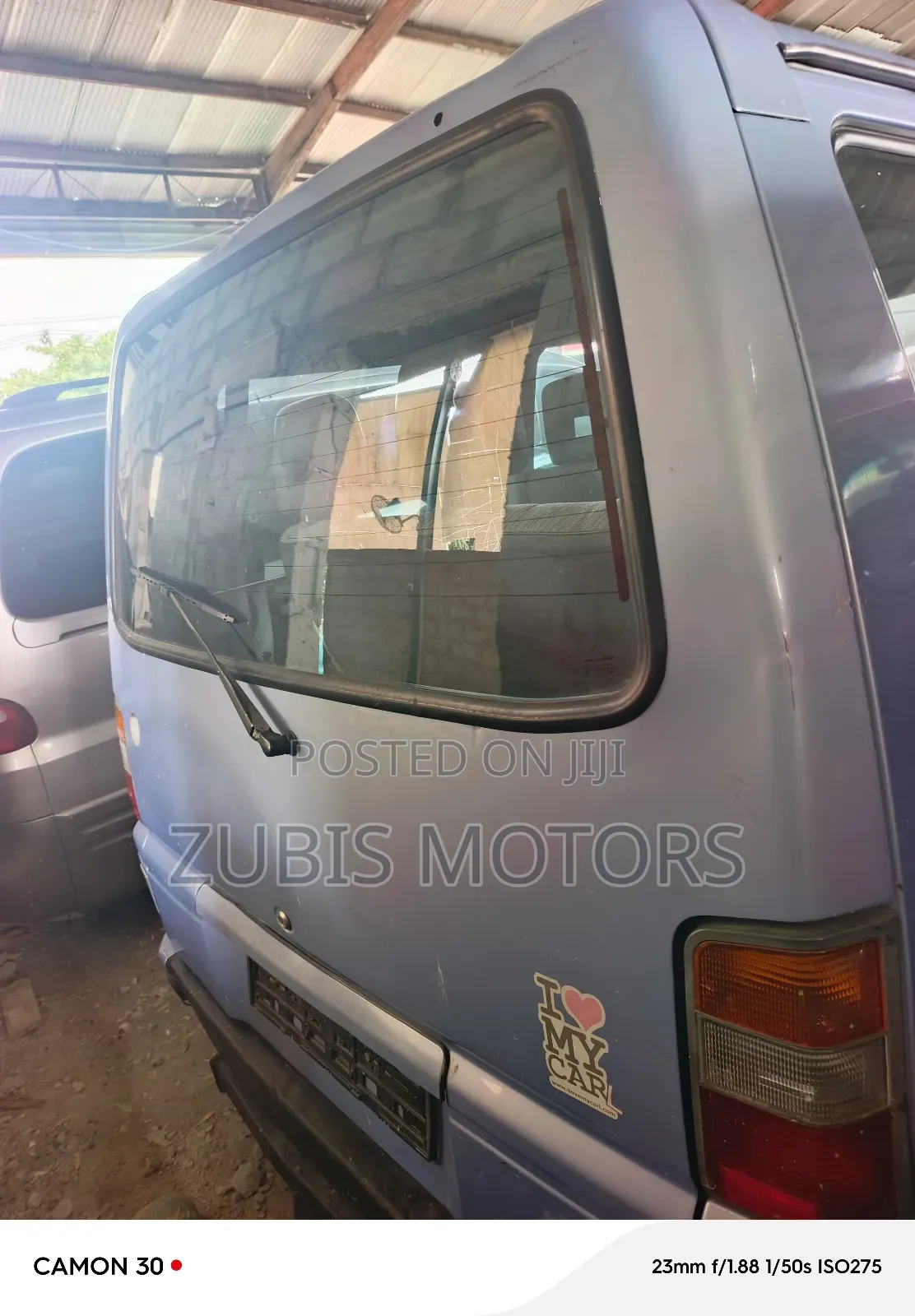 Mitsubishi L300 2005 Blue