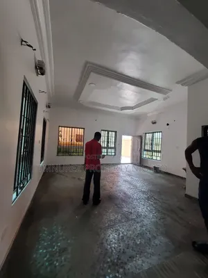 5bdrm Duplex in Chevron for rent