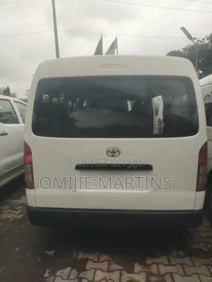 Toyota HiAce 2014 White
