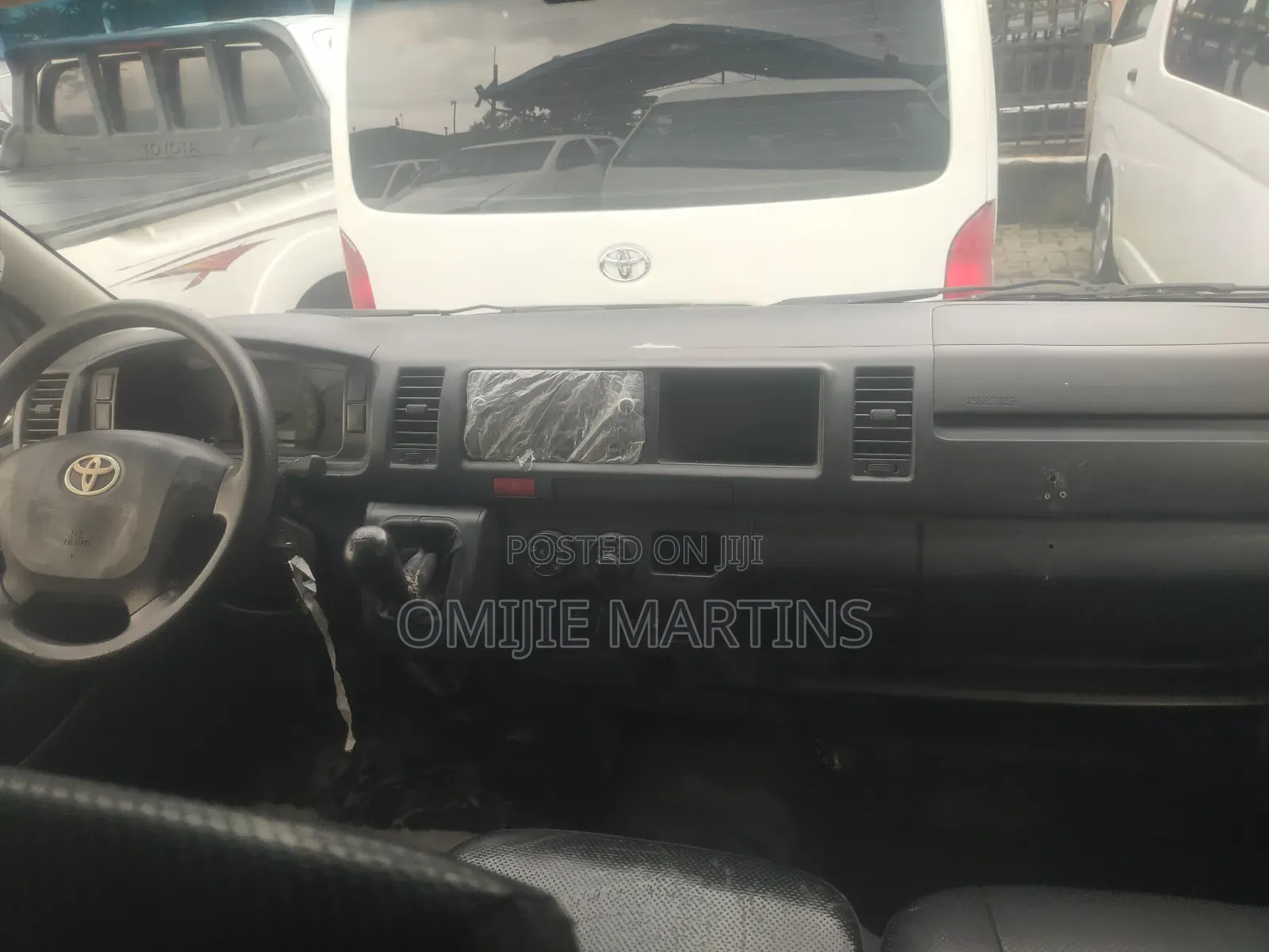 Toyota HiAce 2014 White