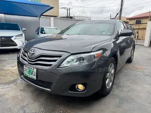 Toyota Camry LE 4dr Sedan (2.5L 4cyl 6AM) 2010 Gray