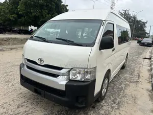 Toyota HiAce 2015 White