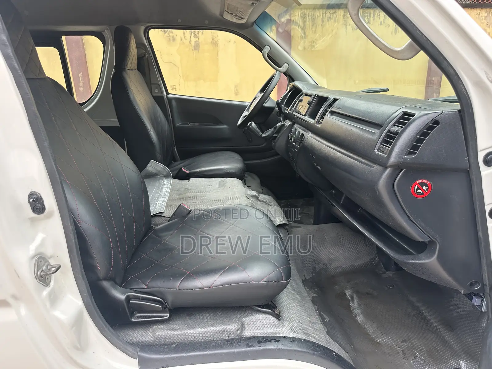 Toyota HiAce 2015 White