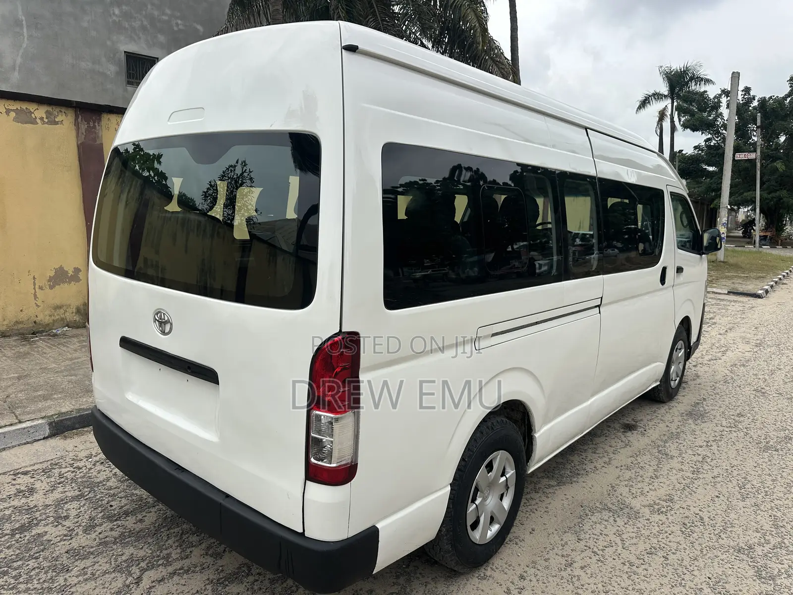 Toyota HiAce 2015 White