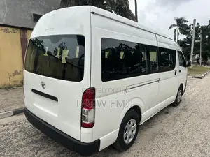 Toyota HiAce 2015 White