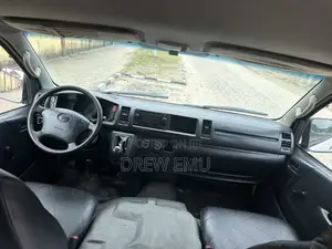 Toyota HiAce 2015 White