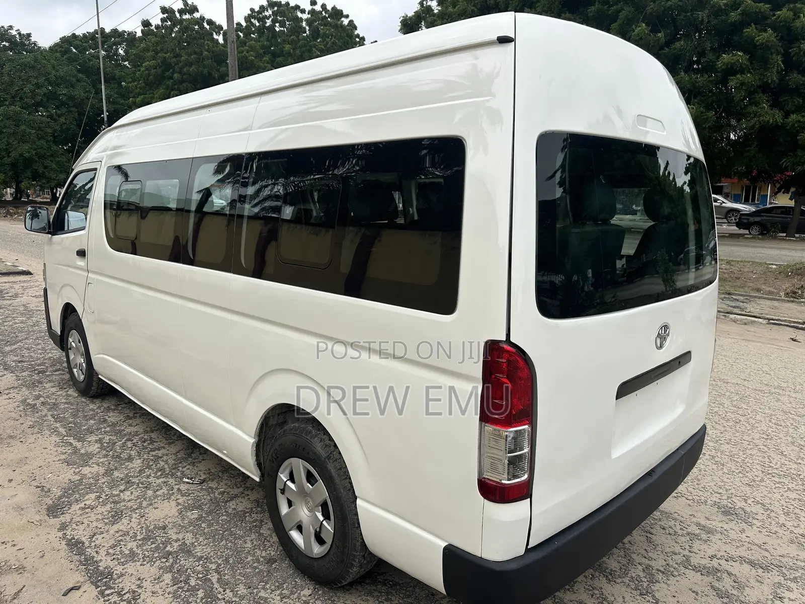 Toyota HiAce 2015 White