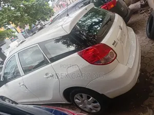 Toyota Matrix Hatchback AWD (1.8L 4cyl 4A) 2006 White