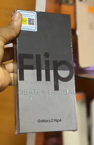 New Samsung Galaxy Z Flip4 128 GB Gold