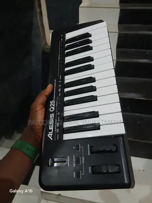 Fairly Used Alesis Midi Keyboard Q25