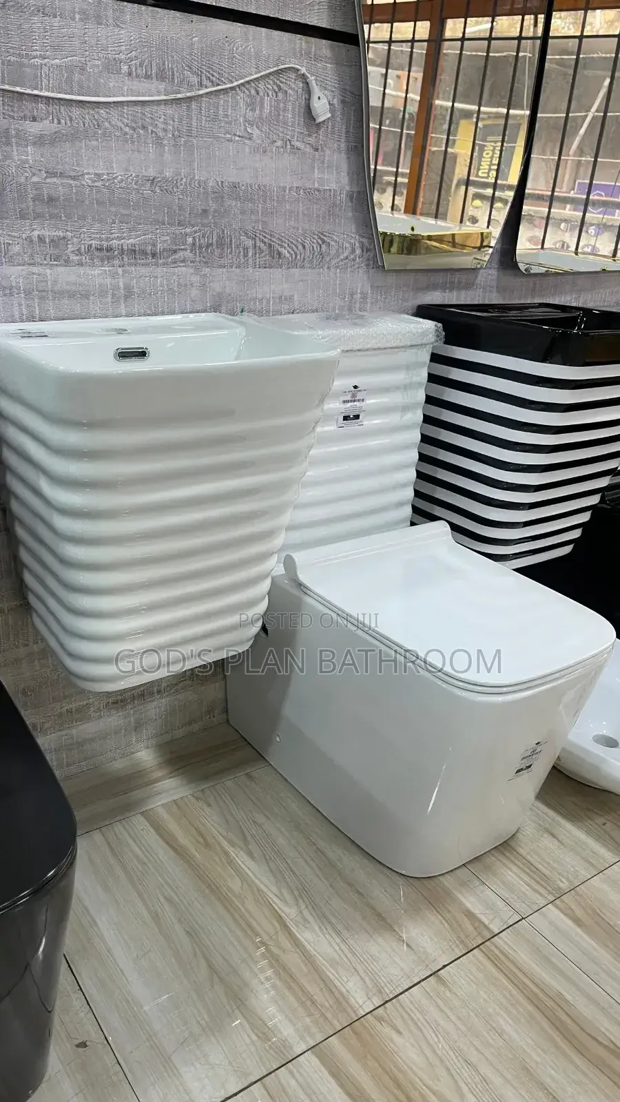 Executive White Toilet Seat With Basin