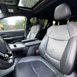 Toyota Sienna XLE 8-Passenger 2021 Black
