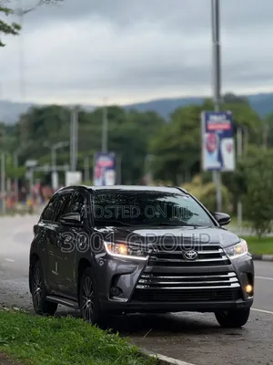 Toyota Highlander SE 2019 Gray