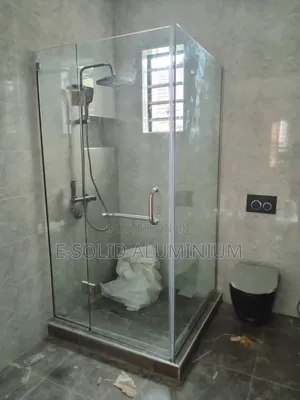 Shower Cubicles With 10mm Tampered Glass