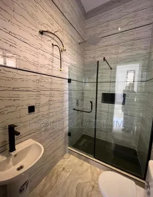 Shower Cubicles With 10mm Tampered Glass