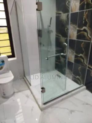 Shower Cubicles With 10mm Tampered Glass