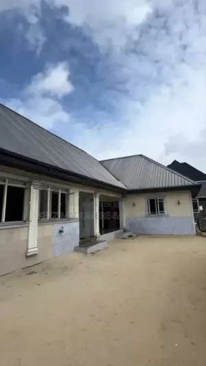 For Sale : 18 Rooms Hotel , Off Egbelu Ryd, Ada George, Ph